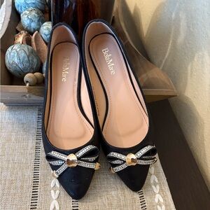 Black flats with bow accent size 7.5